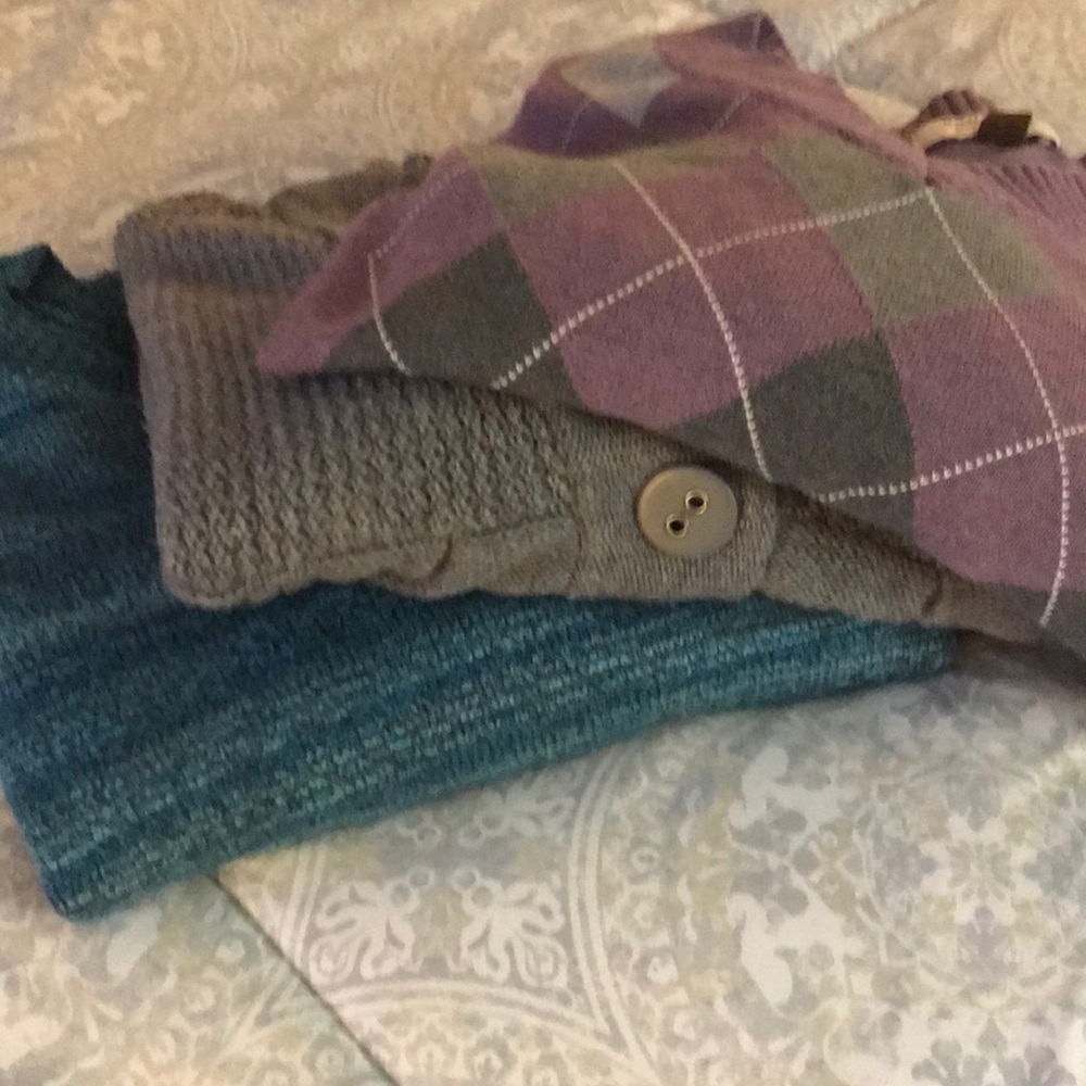 1x mixed set of 3 Sweaters. Well loved.